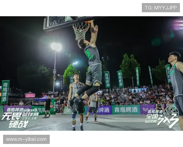 校园篮球赛热血来袭，灯光篮球场成青春舞台